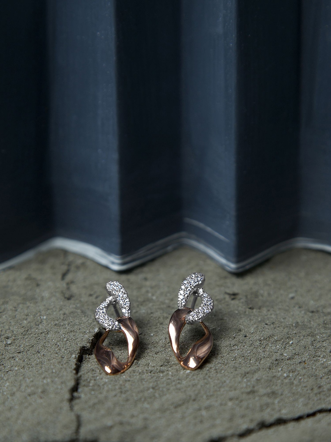 VELVET IMPERIAL 18k Rose Gold Plated 925 Sterling Silver Elle Dazzling Drop Earrings
VELVET IMPERIAL 18k Rose Gold Plated 925 Sterling Silver Elle Dazzling Drop Earrings