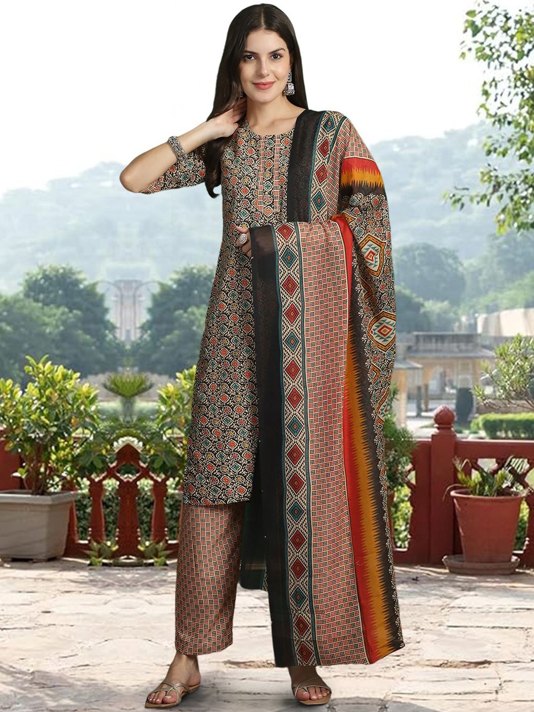 Ethnic basket Floral Printed Pure Cotton Straight Kurta & Trousers With Dupatta, Beige
Ethnic basket Floral Printed Pure Cotton Straight Kurta & Trousers With Dupatta, Beige