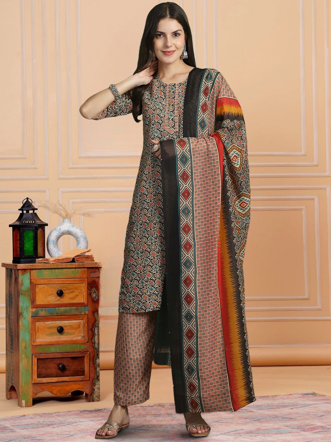 Ethnic basket Geometric Printed Regular Pure Cotton Kurta With Trousers & Dupatta, Beige
Ethnic basket Geometric Printed Regular Pure Cotton Kurta With Trousers & Dupatta, Beige