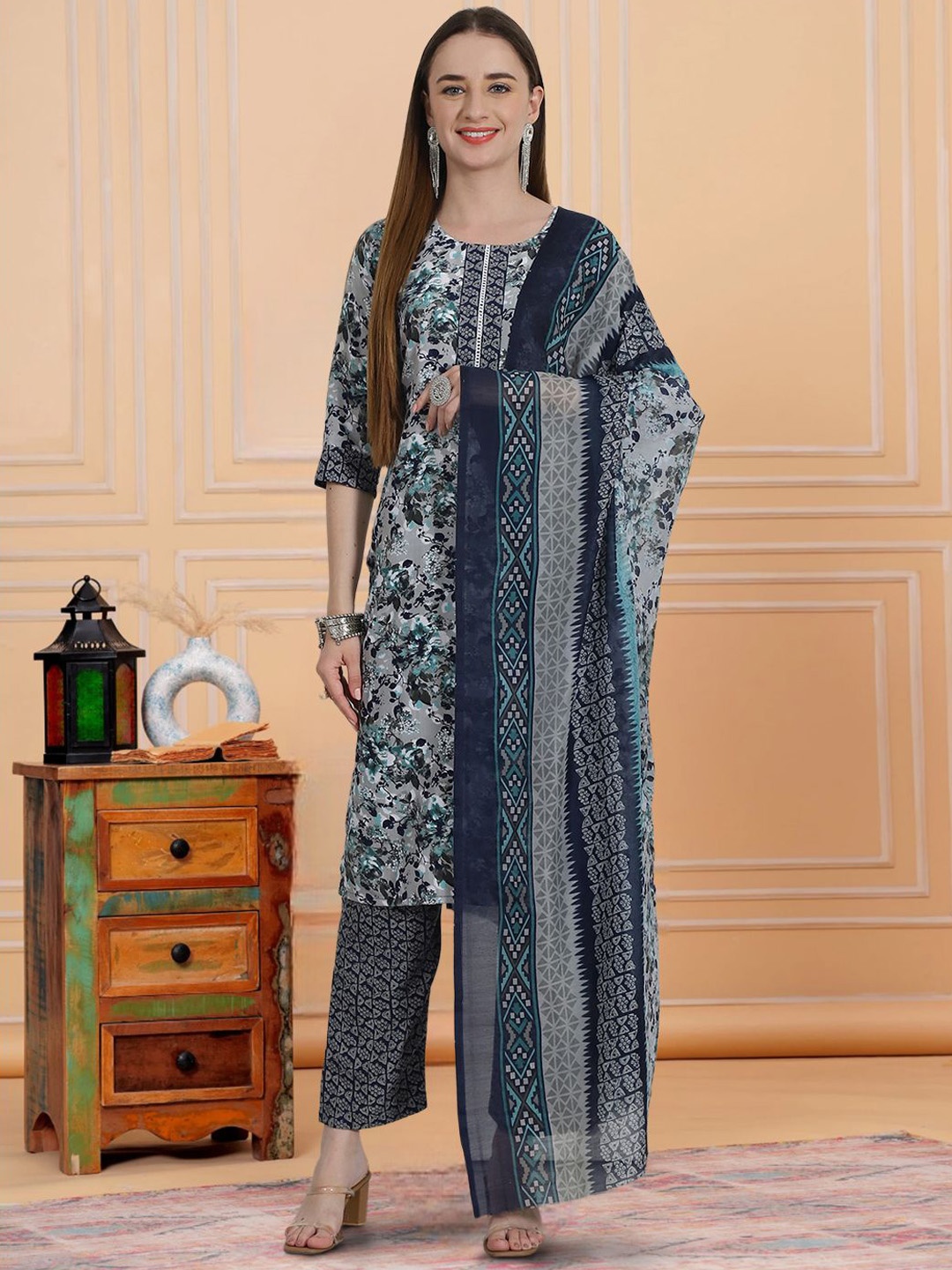 Ethnic basket Floral Printed Regular Pure Cotton Kurta with Trousers & Dupatta, Navy blue
Ethnic basket Floral Printed Regular Pure Cotton Kurta with Trousers & Dupatta, Navy blue