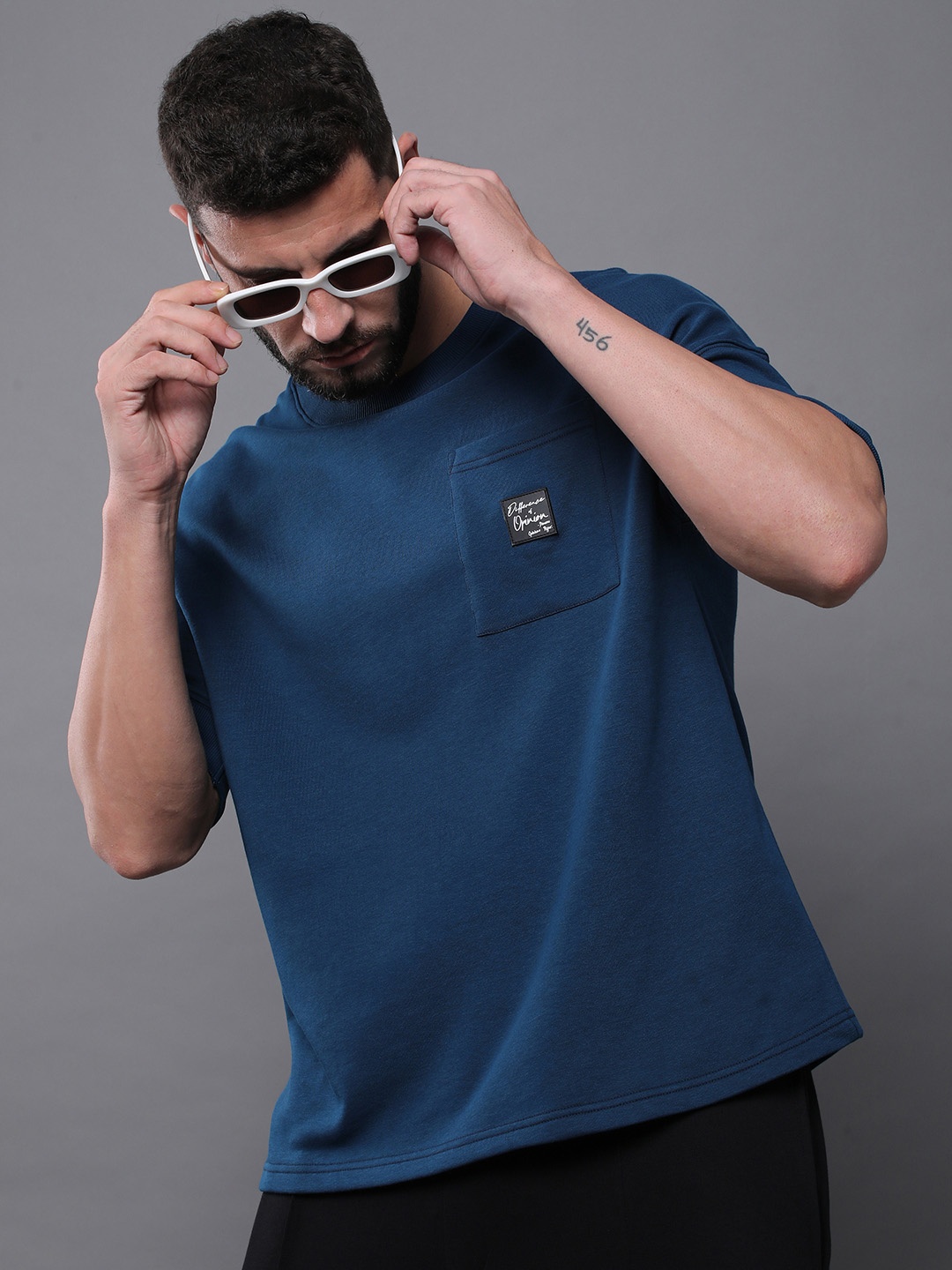 Difference of Opinion Men Oversized Drop Shoulder Ultra Soft Drapey Cotton T-Shirt, Turquoise blue
Difference of Opinion Men Oversized Drop Shoulder Ultra Soft Drapey Cotton T-Shirt, Turquoise blue