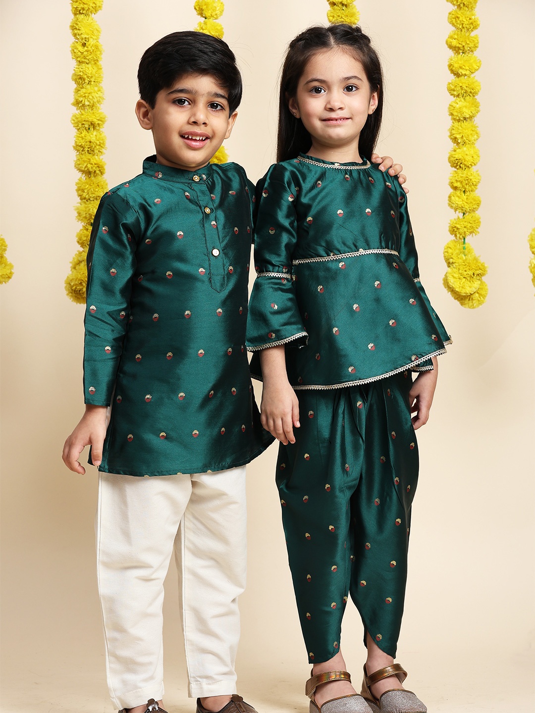 Cutiekins Boys Ethnic Motifs Embroidered Band Collar Zari Kurta with Trousers, Sea green
Cutiekins Boys Ethnic Motifs Embroidered Band Collar Zari Kurta with Trousers, Sea green
