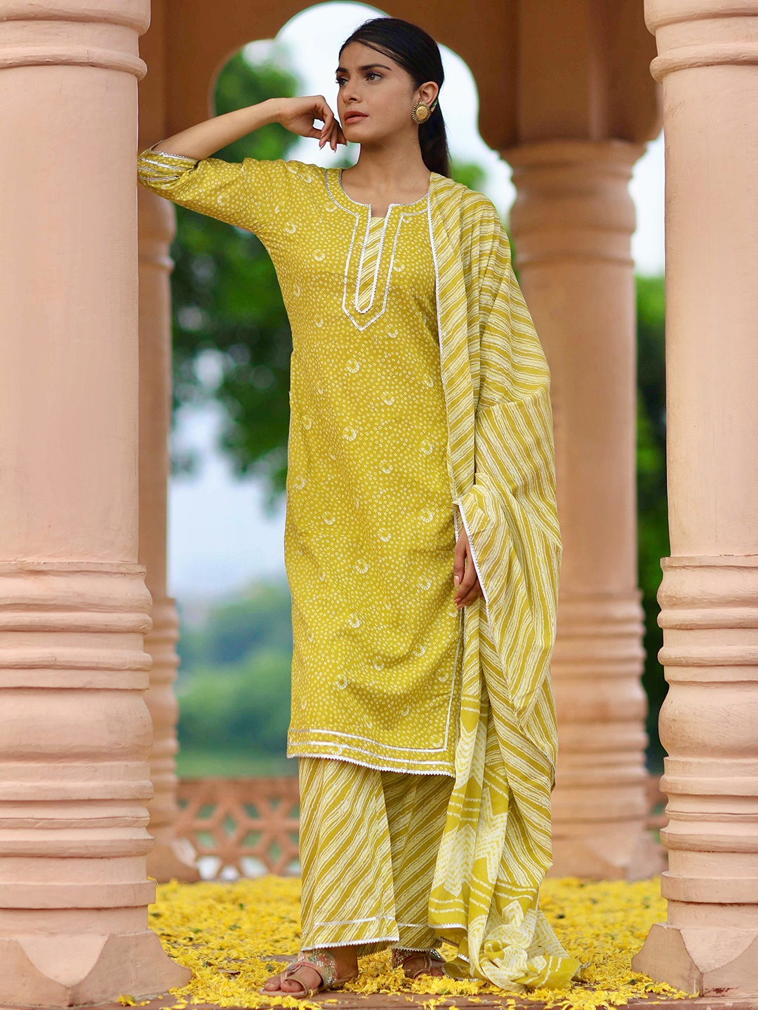Libas Bandhani Printed Gotta Patti Pure Cotton Kurta with Palazzos & Dupatta, Lime green
Libas Bandhani Printed Gotta Patti Pure Cotton Kurta with Palazzos & Dupatta, Lime green