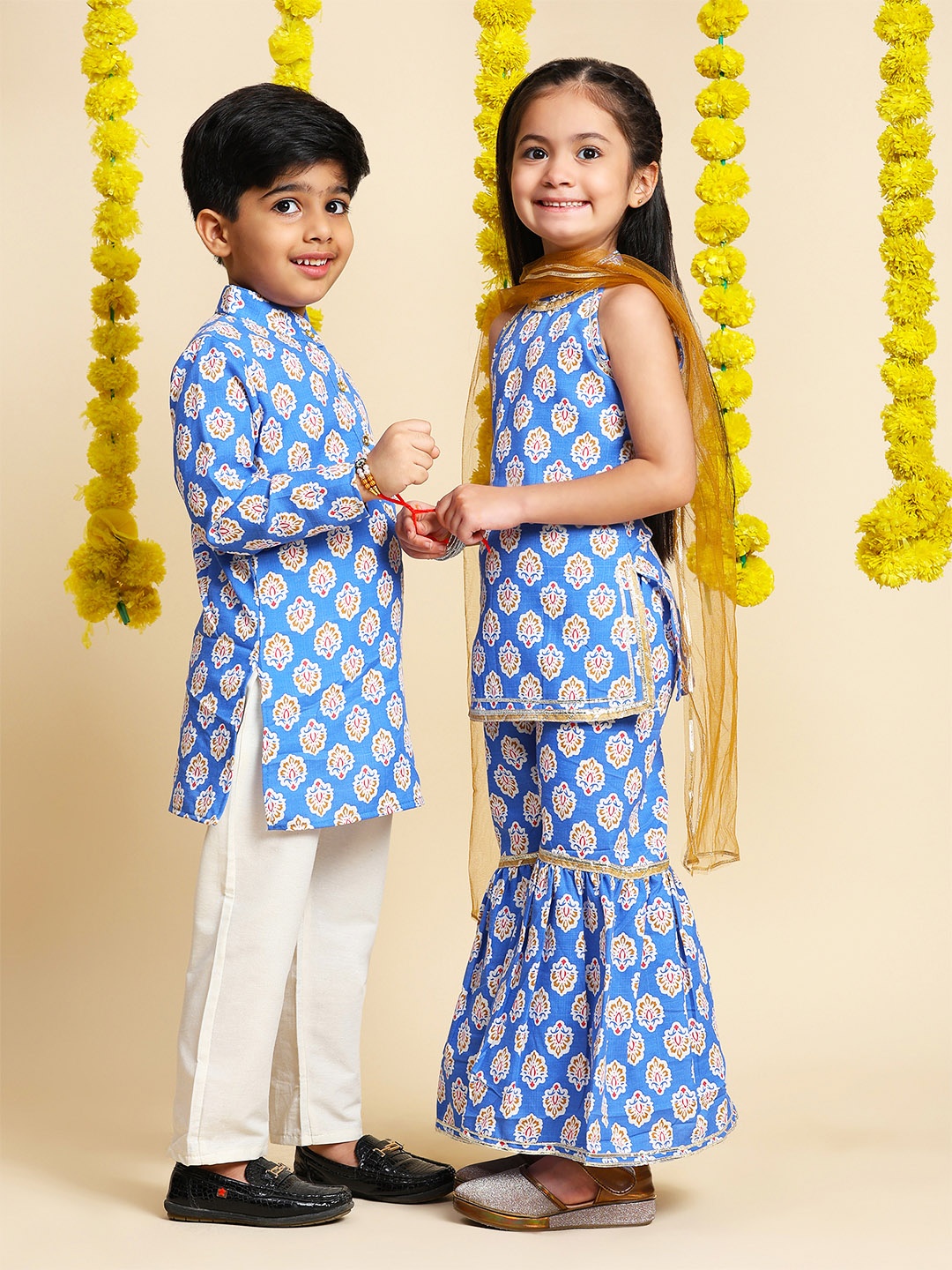 Cutiekins Girls Floral Printed Gotta Patti Pure Cotton Kurta with Sharara & Dupatta, Navy blue
Cutiekins Girls Floral Printed Gotta Patti Pure Cotton Kurta with Sharara & Dupatta, Navy blue