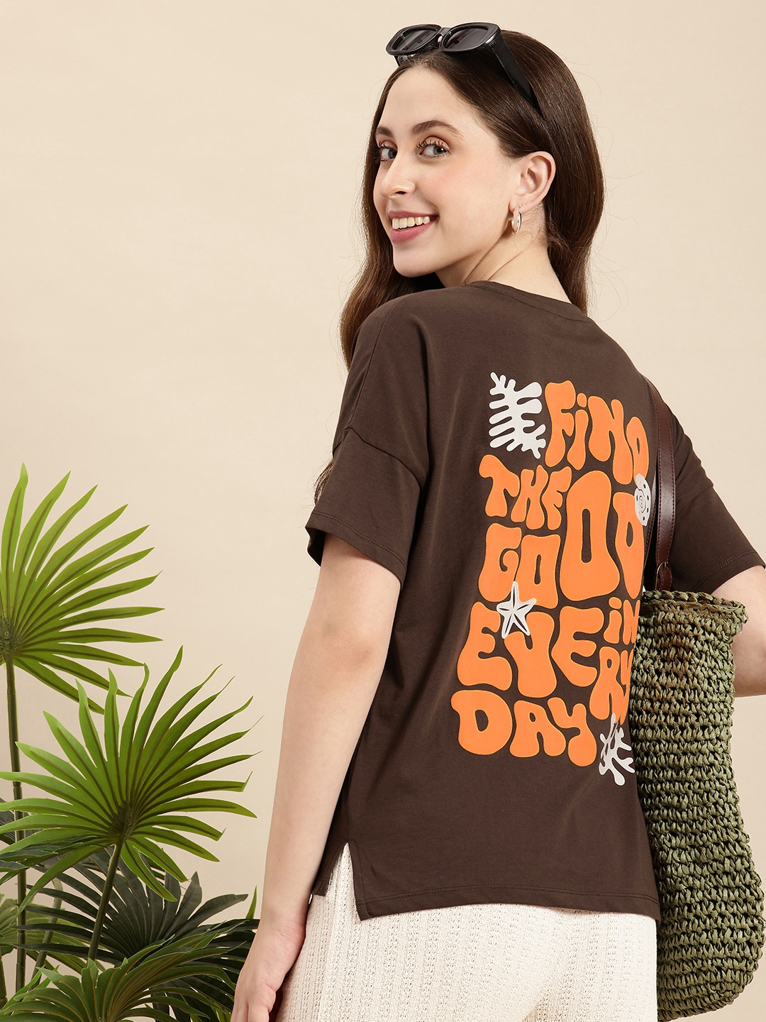 Mast & Harbour Pure Cotton Typography Printed Drop-Shoulder Sleeves Relaxed Fit T-shirt, Coffee brown
Mast & Harbour Pure Cotton Typography Printed Drop-Shoulder Sleeves Relaxed Fit T-shirt, Coffee brown