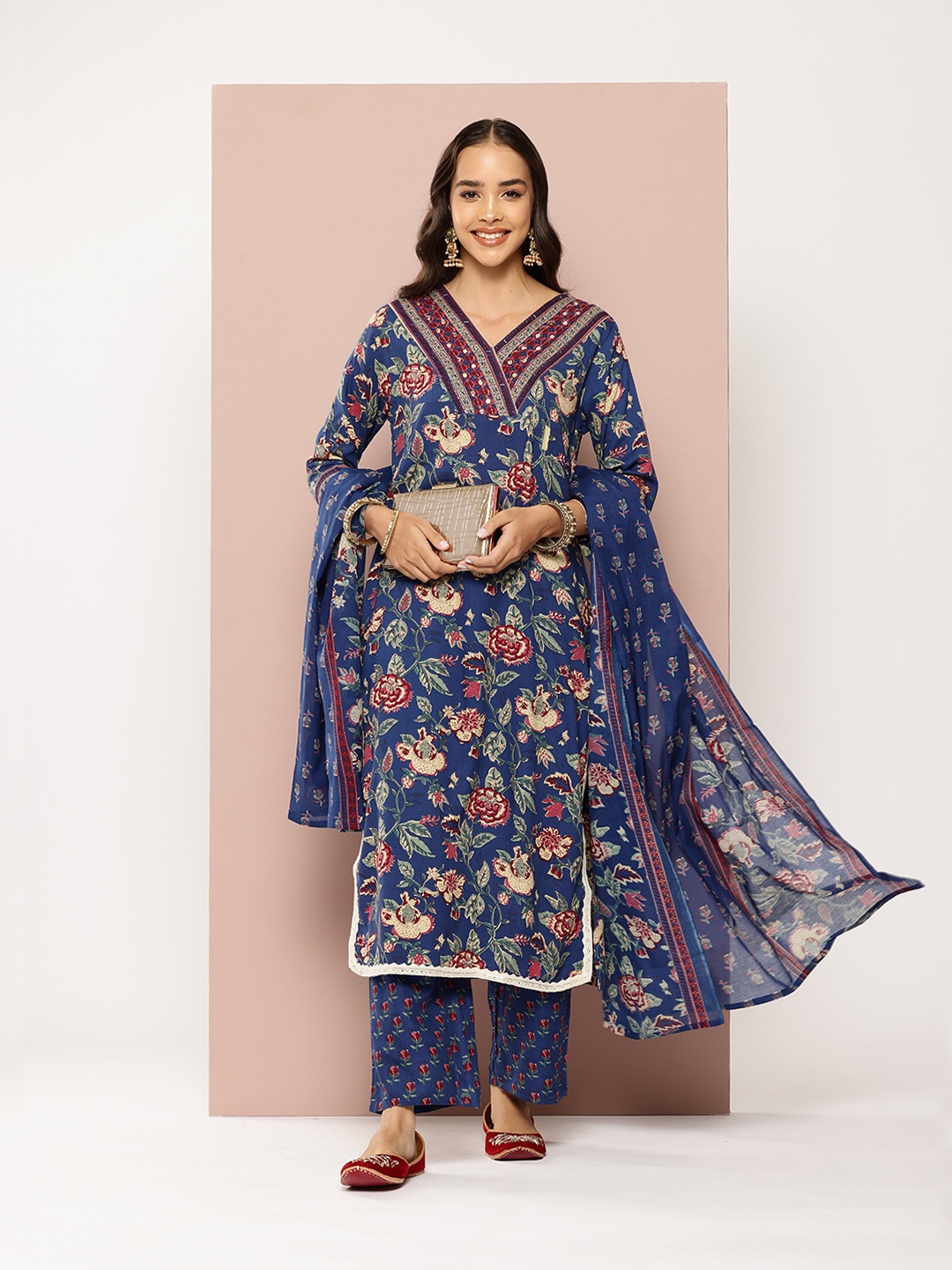 PARTHVI Floral Printed Mirror Work Pure Cotton Kurta With Trousers & Dupatta, Navy blue
PARTHVI Floral Printed Mirror Work Pure Cotton Kurta With Trousers & Dupatta, Navy blue