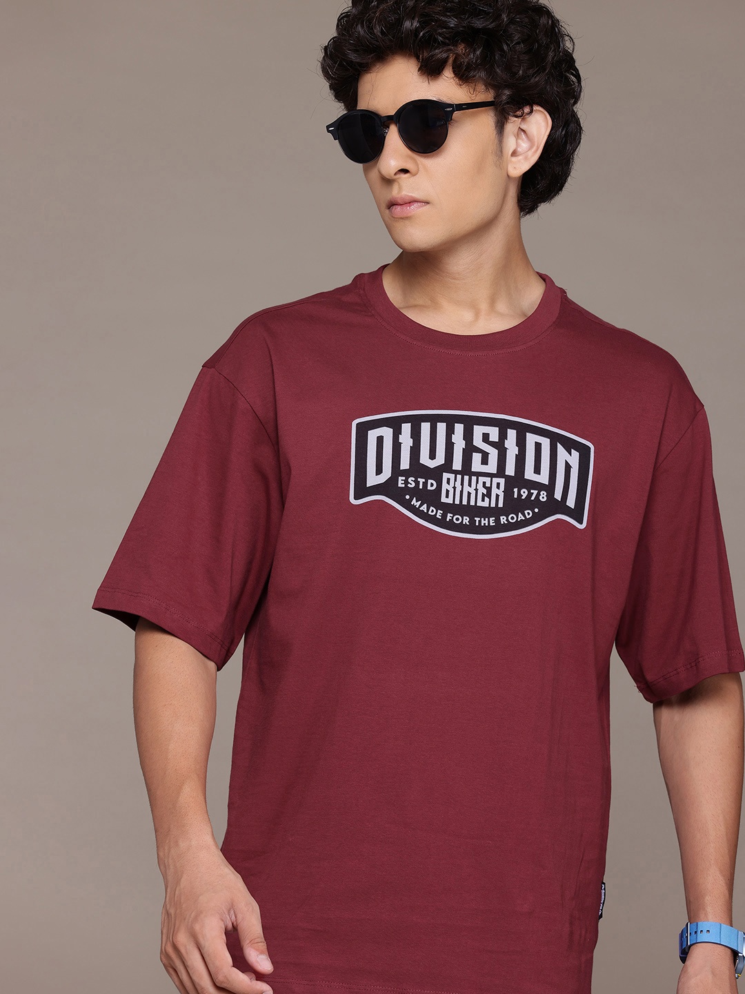 The Roadster Lifestyle Co. Printed Drop-Shoulder Sleeves Pure Cotton Relaxed T-shirt, Maroon
The Roadster Lifestyle Co. Printed Drop-Shoulder Sleeves Pure Cotton Relaxed T-shirt, Maroon