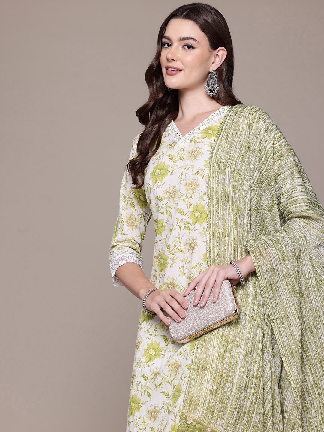 Readiprint Floral Printed Thread Work Pure Cotton Kurta With Trousers & Dupatta, Green
Readiprint Floral Printed Thread Work Pure Cotton Kurta With Trousers & Dupatta, Green