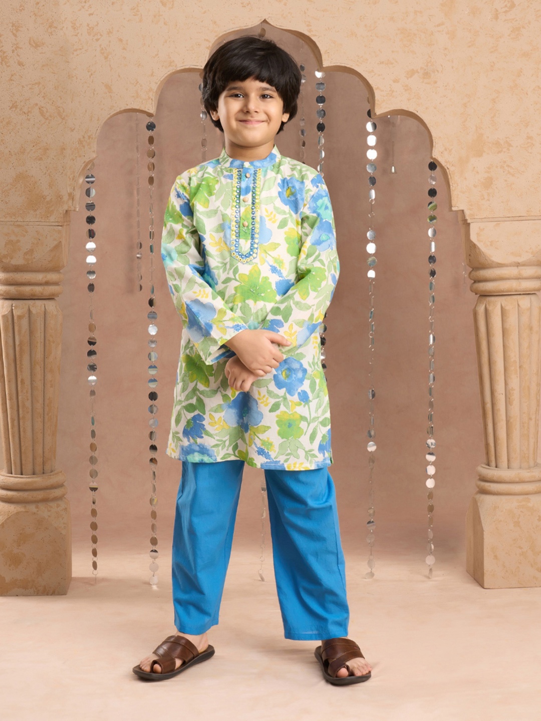 LIL DRAMA Boys Floral Printed Mirror Work Mandarin Collar Pure Cotton Kurta With Pyjamas, Green
LIL DRAMA Boys Floral Printed Mirror Work Mandarin Collar Pure Cotton Kurta With Pyjamas, Green