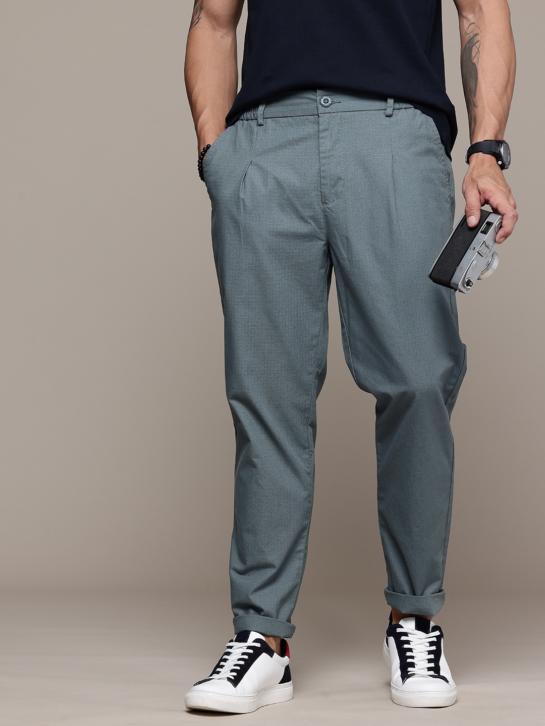 The Roadster Life Co. Men Checked Relaxed Fit Pure Cotton Pleated Trousers, Blue
The Roadster Life Co. Men Checked Relaxed Fit Pure Cotton Pleated Trousers, Blue