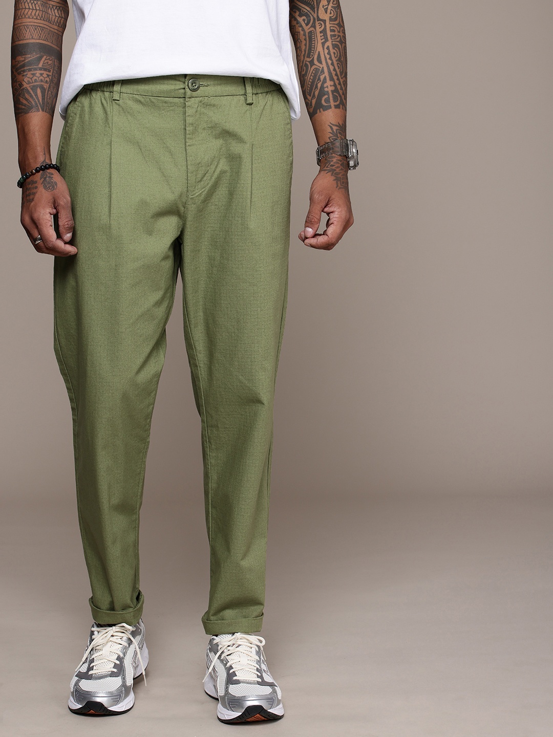 The Roadster Life Co. Men Pure Cotton Relaxed Fit Self Checked Pleated Trousers, Olive
The Roadster Life Co. Men Pure Cotton Relaxed Fit Self Checked Pleated Trousers, Olive