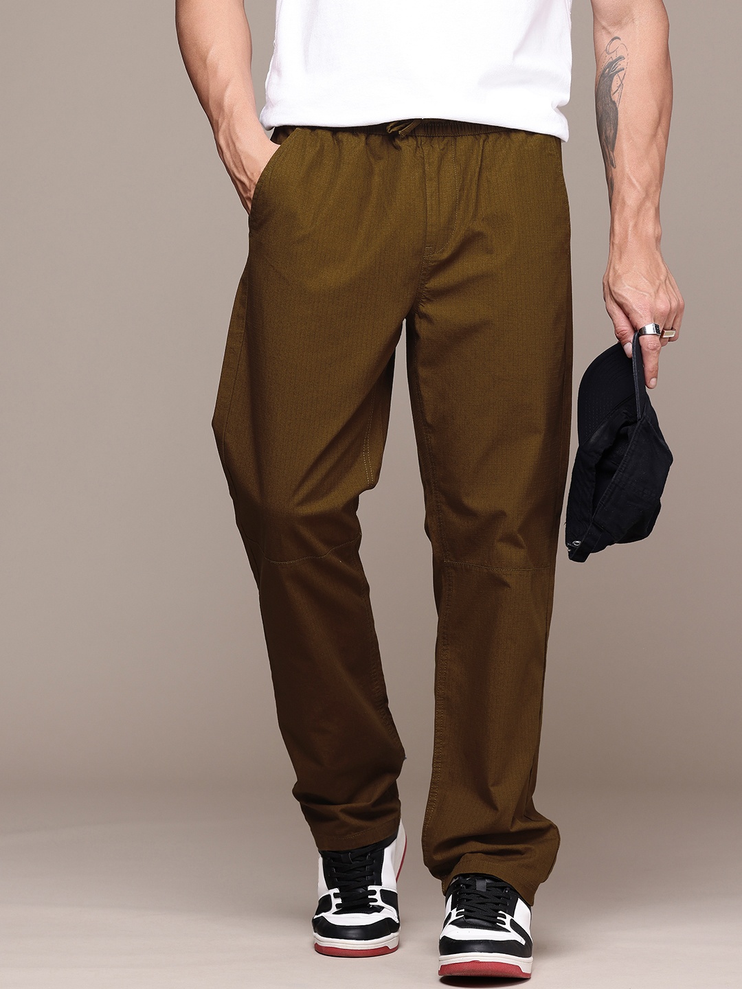 The Roadster Life Co. Men Checked Straight Fit Pure Cotton Chinos Trousers, Brown
The Roadster Life Co. Men Checked Straight Fit Pure Cotton Chinos Trousers, Brown