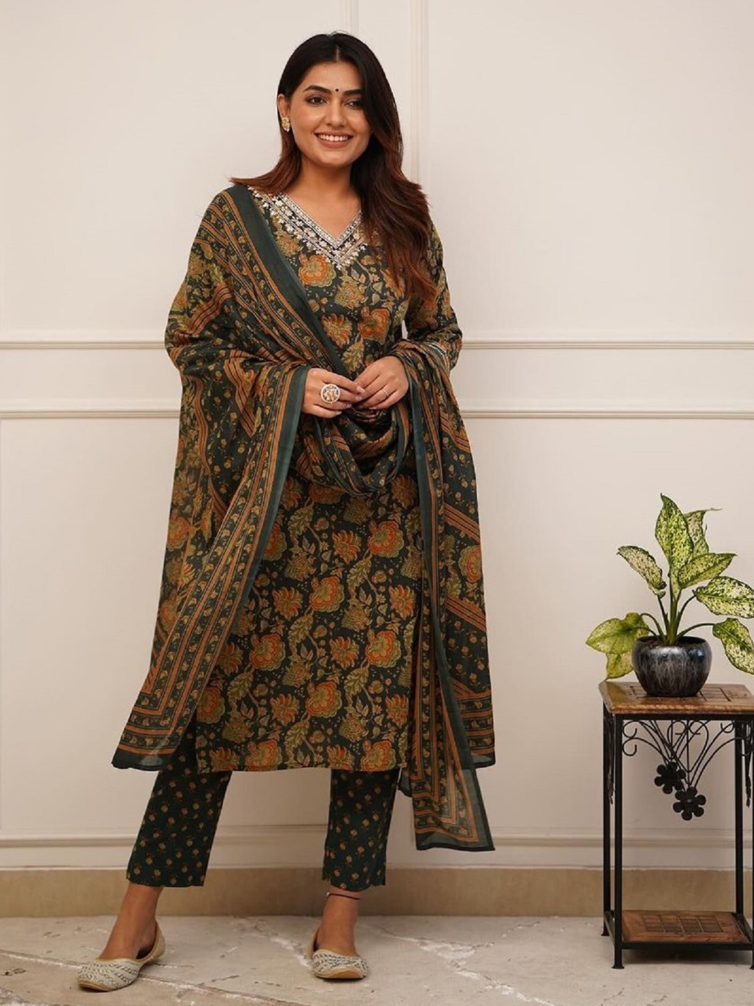KALINI Floral Printed V Neck Thread Work Straight Kurta With Trousers & Dupatta, Green
KALINI Floral Printed V Neck Thread Work Straight Kurta With Trousers & Dupatta, Green