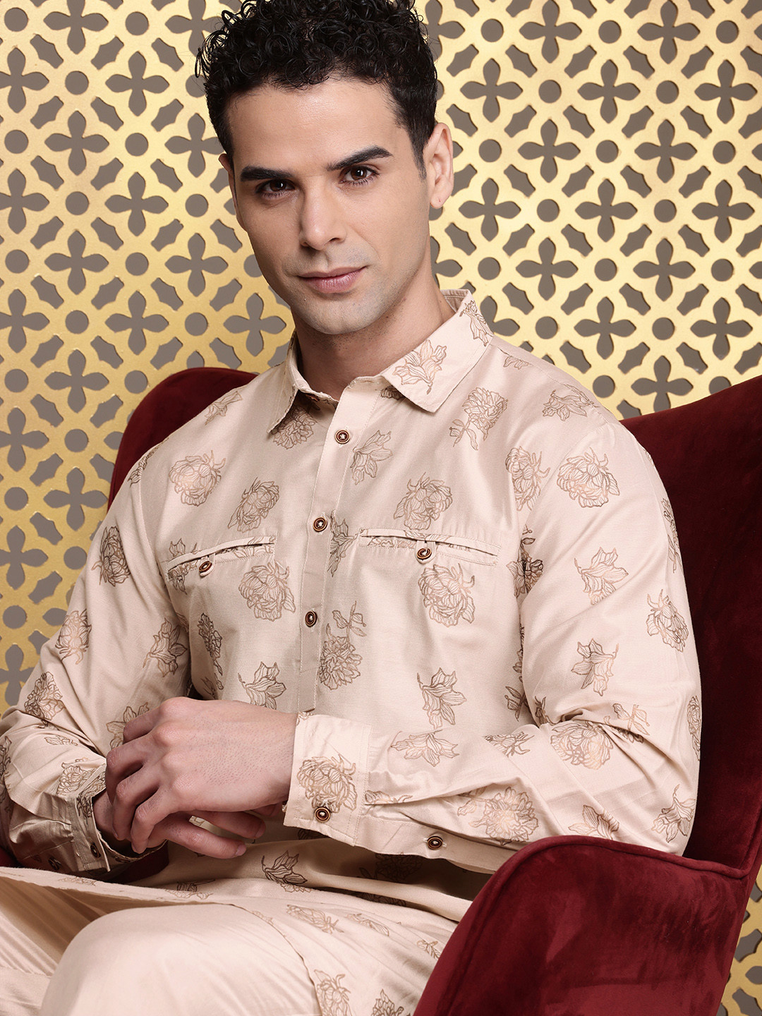 House of Pataudi Floral Printed Shirt Collar Jashn Kurta with Trousers, Beige
House of Pataudi Floral Printed Shirt Collar Jashn Kurta with Trousers, Beige