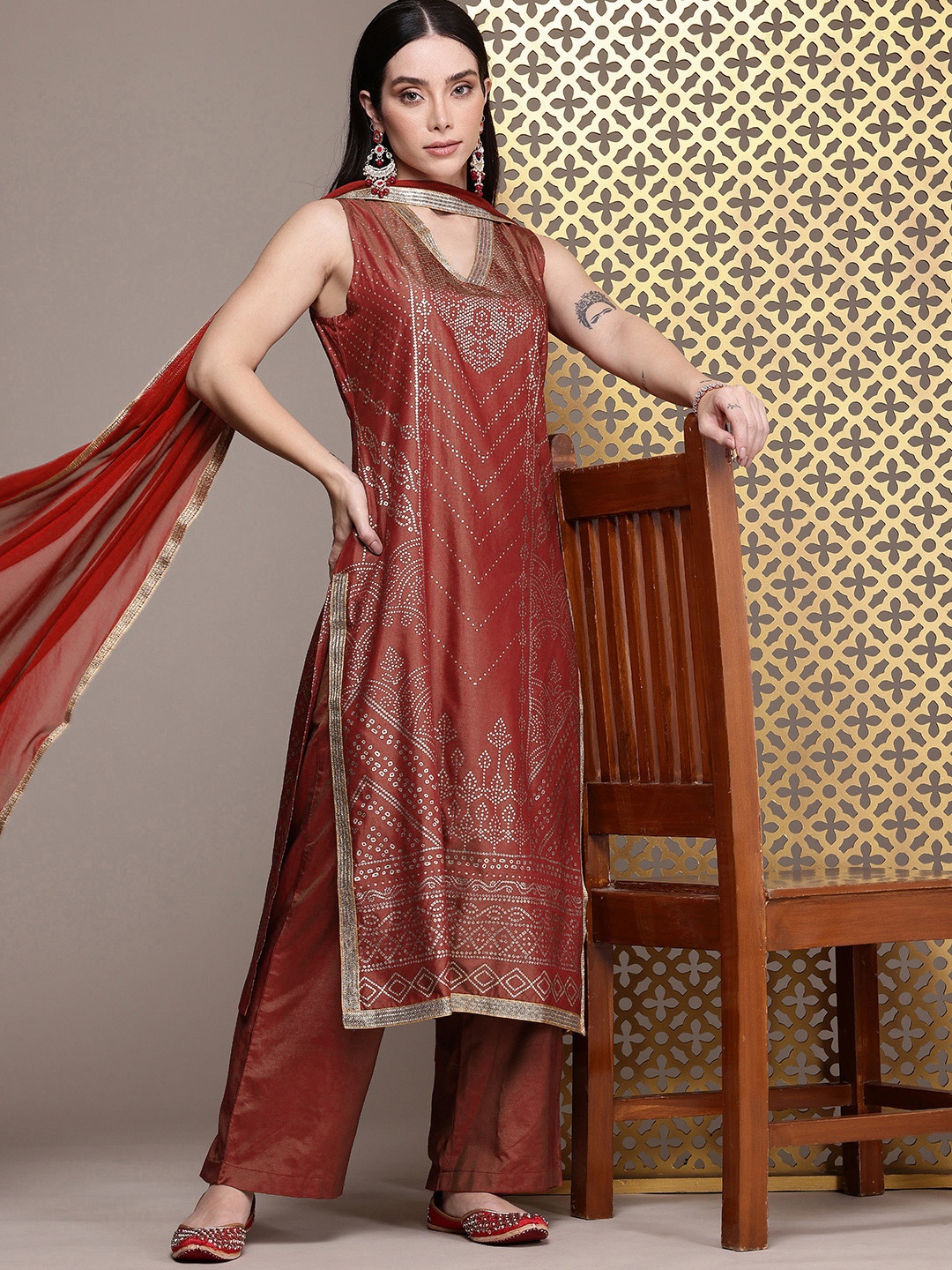 House of Pataudi Jashn Ethnic Motifs Printed Gotta Patti Kurta With Trousers & Dupatta, Maroon
House of Pataudi Jashn Ethnic Motifs Printed Gotta Patti Kurta With Trousers & Dupatta, Maroon