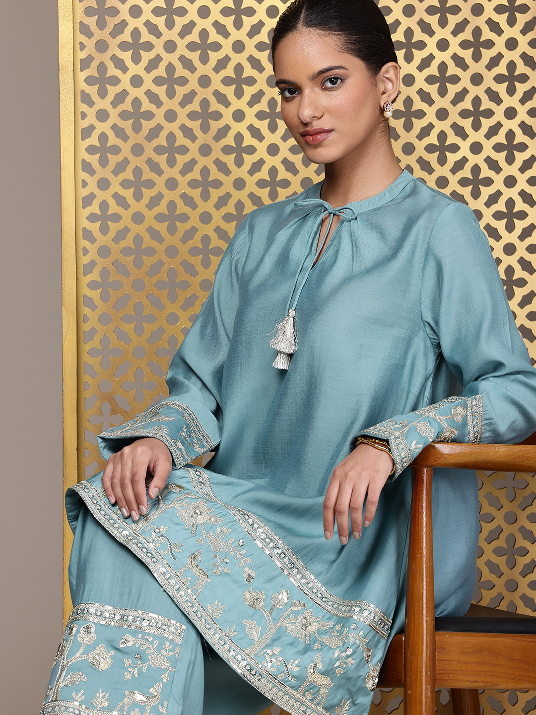 House of Pataudi Floral Embroidered Tie-Up Neck Sequinned Jashn A-Line Kurta with Palazzos, Blue
House of Pataudi Floral Embroidered Tie-Up Neck Sequinned Jashn A-Line Kurta with Palazzos, Blue