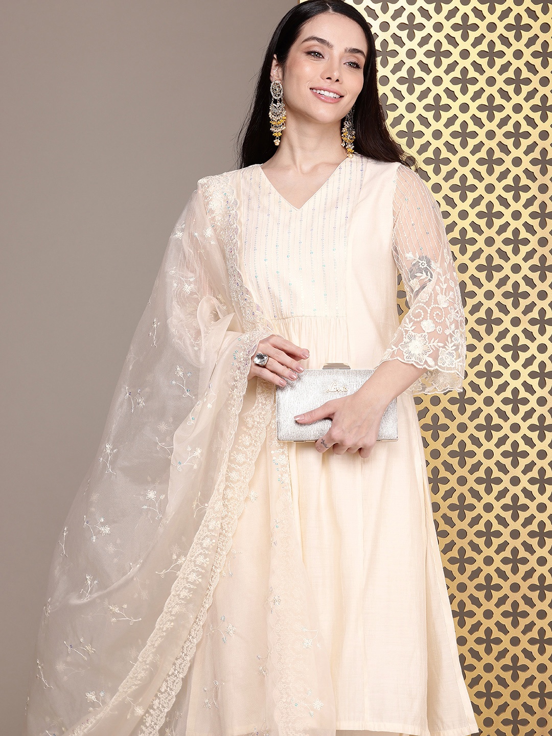 House of Pataudi Yoke Design Regular Sequinned Jashn Kurta with Patiala & Dupatta, Off white
House of Pataudi Yoke Design Regular Sequinned Jashn Kurta with Patiala & Dupatta, Off white