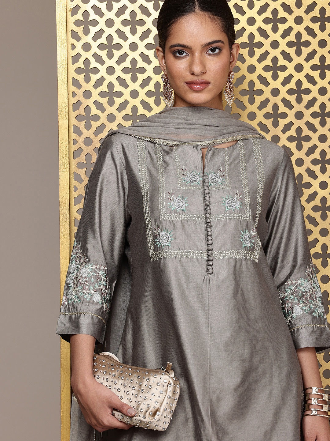 House of Pataudi Yoke Design Thread Work Jashn Kurta and Palazzos with Dupatta, Grey
House of Pataudi Yoke Design Thread Work Jashn Kurta and Palazzos with Dupatta, Grey