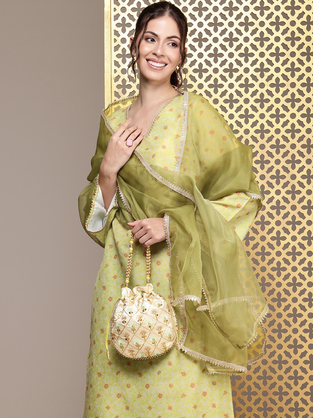 House of Pataudi Women Jashn Floral Printed Regular Kurta With Palazzos & Dupatta, Green
House of Pataudi Women Jashn Floral Printed Regular Kurta With Palazzos & Dupatta, Green