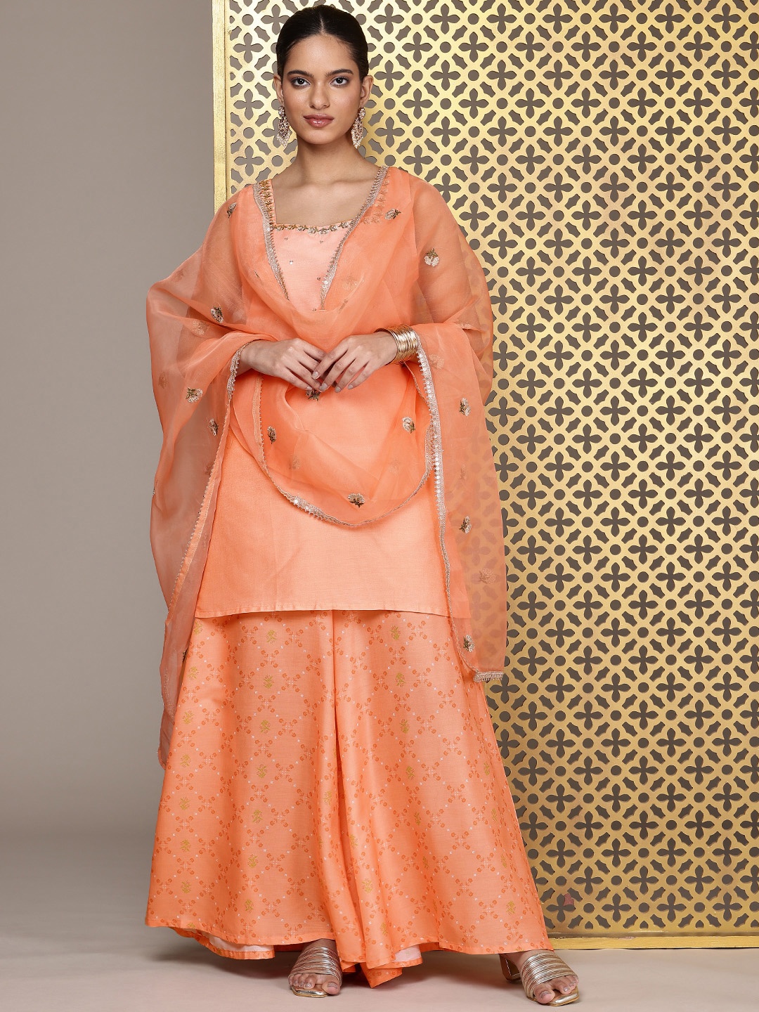 House of Pataudi Floral Printed Regular Sequinned Jashn Kurta with Palazzos & Dupatta, Orange
House of Pataudi Floral Printed Regular Sequinned Jashn Kurta with Palazzos & Dupatta, Orange