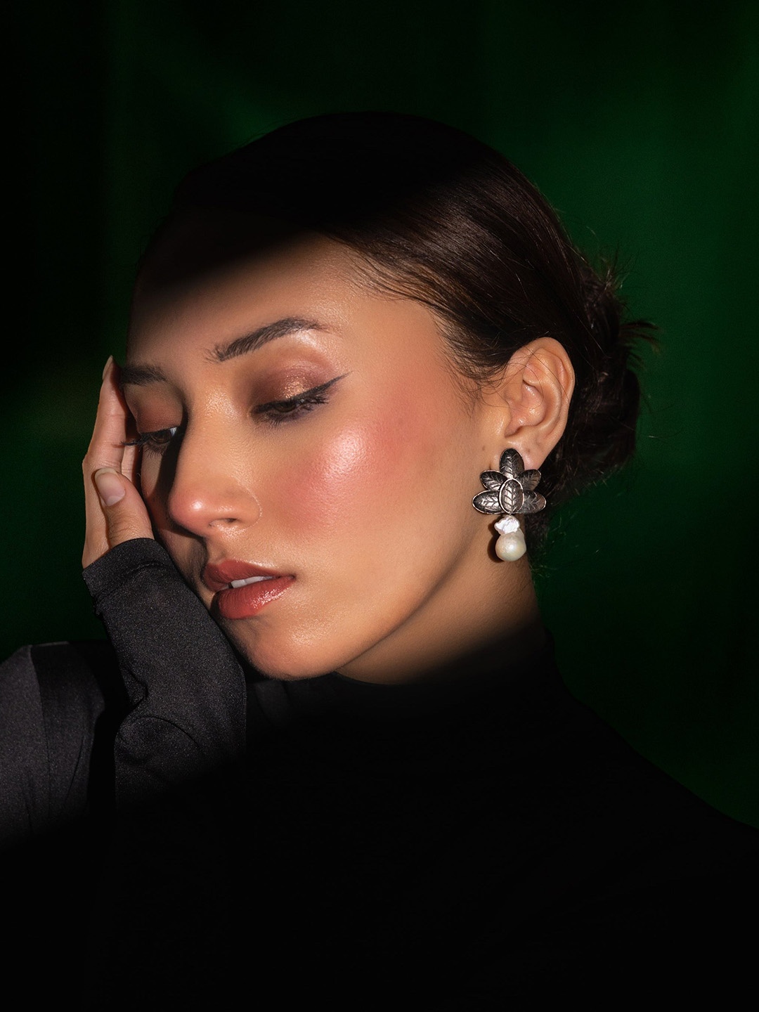 Trupti Mohta Rhodium-Plated Leaf Shaped Grace Goddess Pewter Pearls Drop Earrings, Charcoal
Trupti Mohta Rhodium-Plated Leaf Shaped Grace Goddess Pewter Pearls Drop Earrings, Charcoal