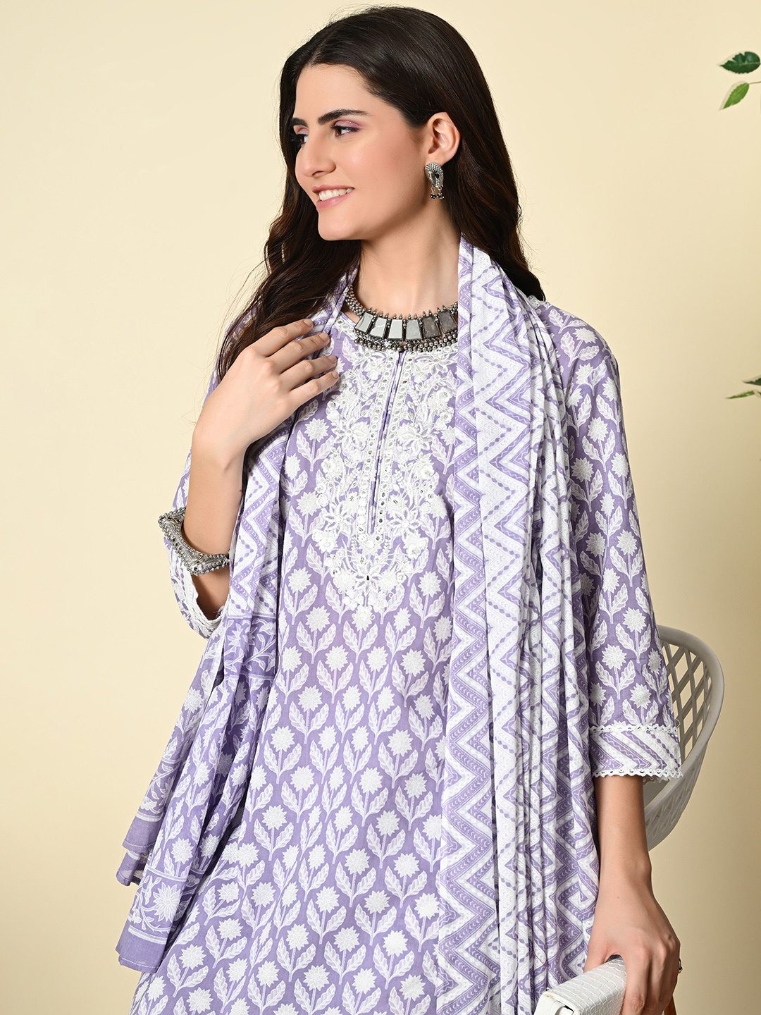 AVYCO Floral Printed Thread Work Pure Cotton Straight Kurta With Trousers & Dupatta, Lavender
AVYCO Floral Printed Thread Work Pure Cotton Straight Kurta With Trousers & Dupatta, Lavender