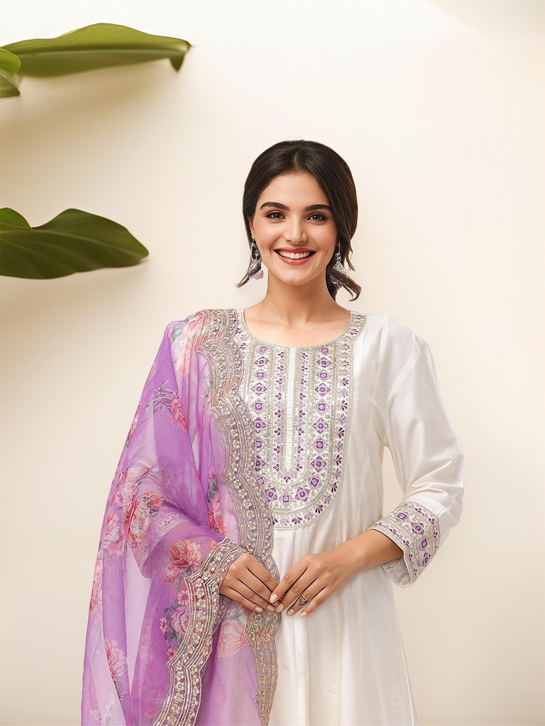 Ishin Women Ethnic Motifs Embroidered Regular Mirror Work Kurta with Trousers & With Dupatta, White
Ishin Women Ethnic Motifs Embroidered Regular Mirror Work Kurta with Trousers & With Dupatta, White