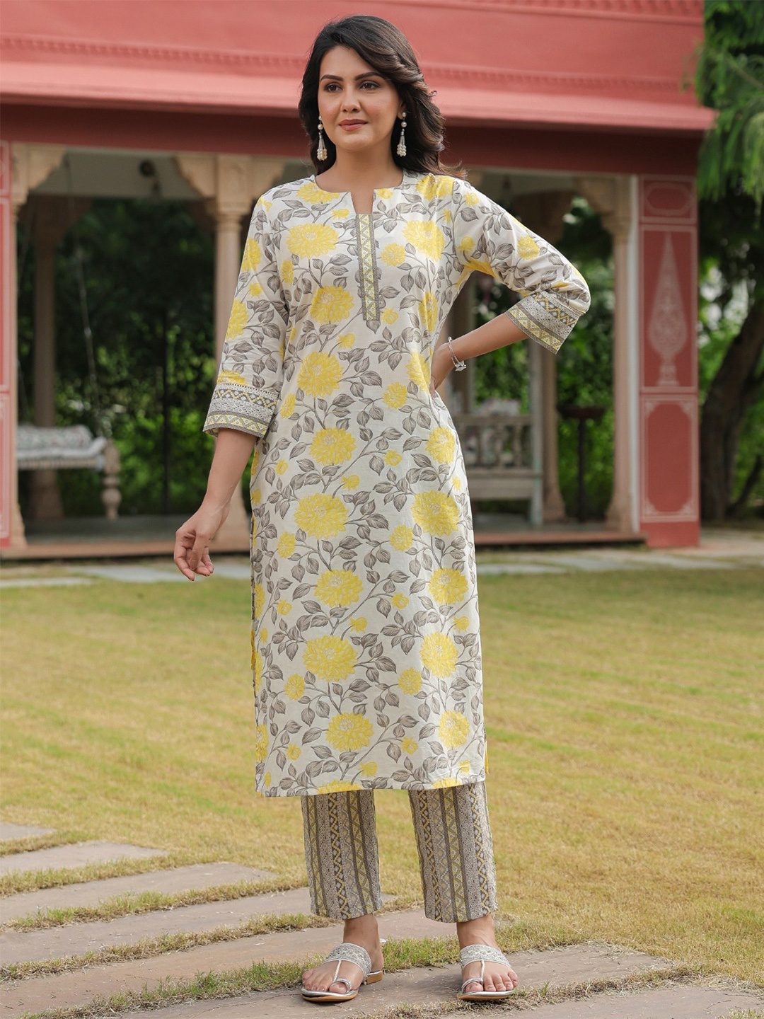 Aramya Floral Printed Notched Round Neck Pure Cotton Straight Kurta with Trousers, Yellow
Aramya Floral Printed Notched Round Neck Pure Cotton Straight Kurta with Trousers, Yellow
