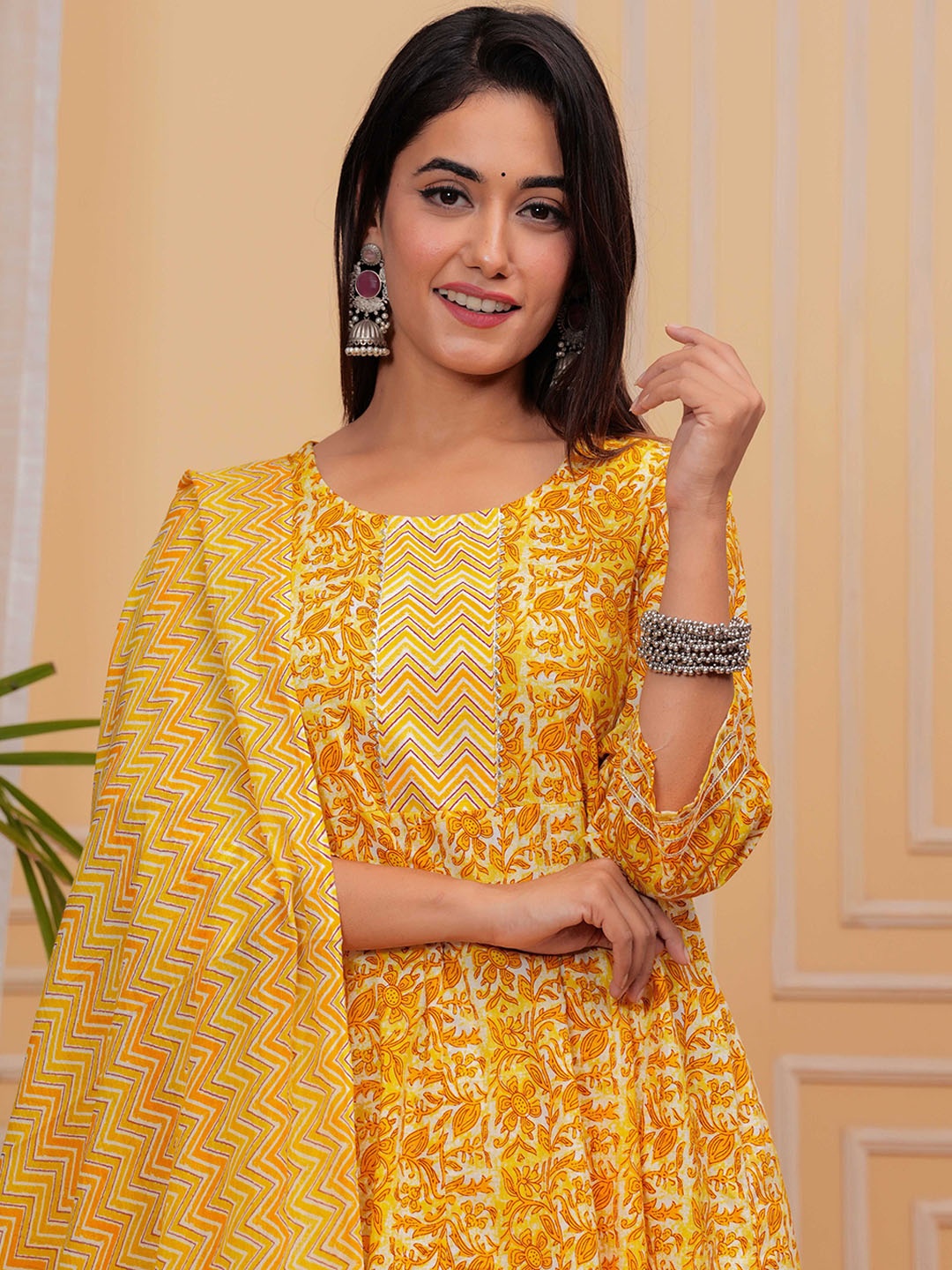 JAHIDA COMFORT WITH STYLE Floral Printed Pure Cotton Kurta with Trousers & Dupatta, Yellow
JAHIDA COMFORT WITH STYLE Floral Printed Pure Cotton Kurta with Trousers & Dupatta, Yellow