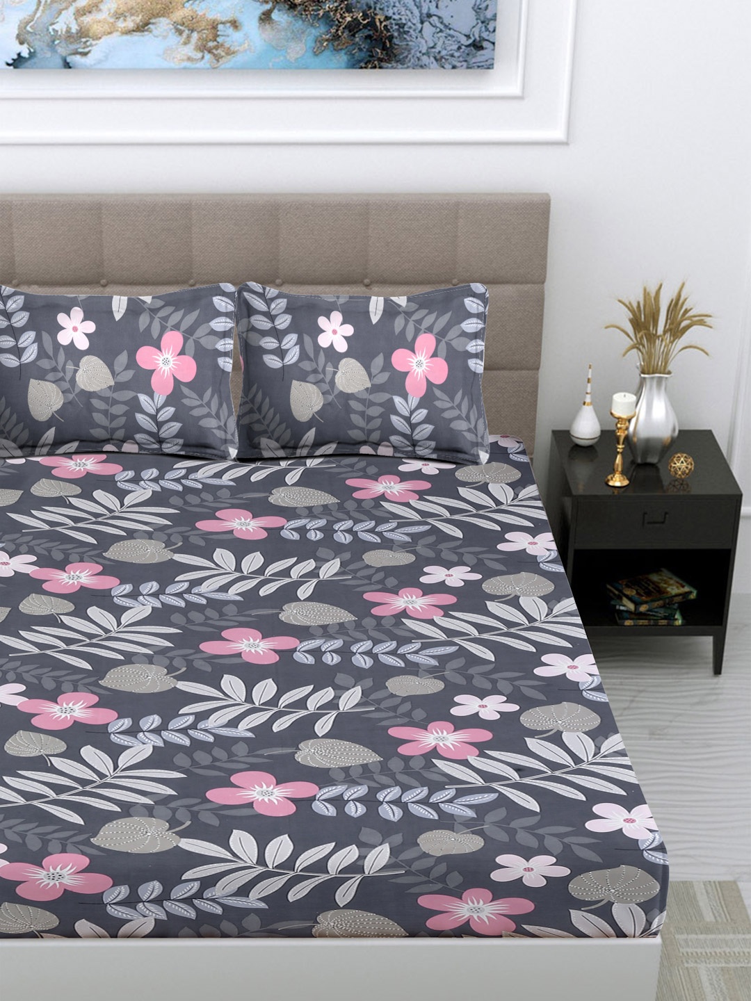 FABINALIV Grey & Pink Floral 300 TC King Size Double Bedsheet with 2 Pillow Covers
FABINALIV Grey & Pink Floral 300 TC King Size Double Bedsheet with 2 Pillow Covers