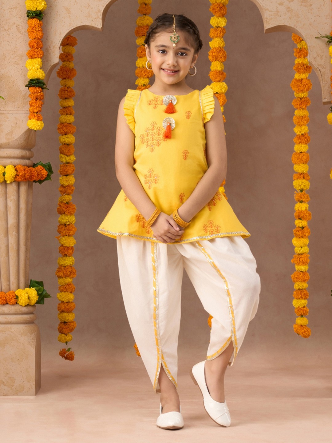 LIL DRAMA Girls Floral Embroidered Thread Work Pure Cotton Kurta With Dhoti Pant, Yellow
LIL DRAMA Girls Floral Embroidered Thread Work Pure Cotton Kurta With Dhoti Pant, Yellow