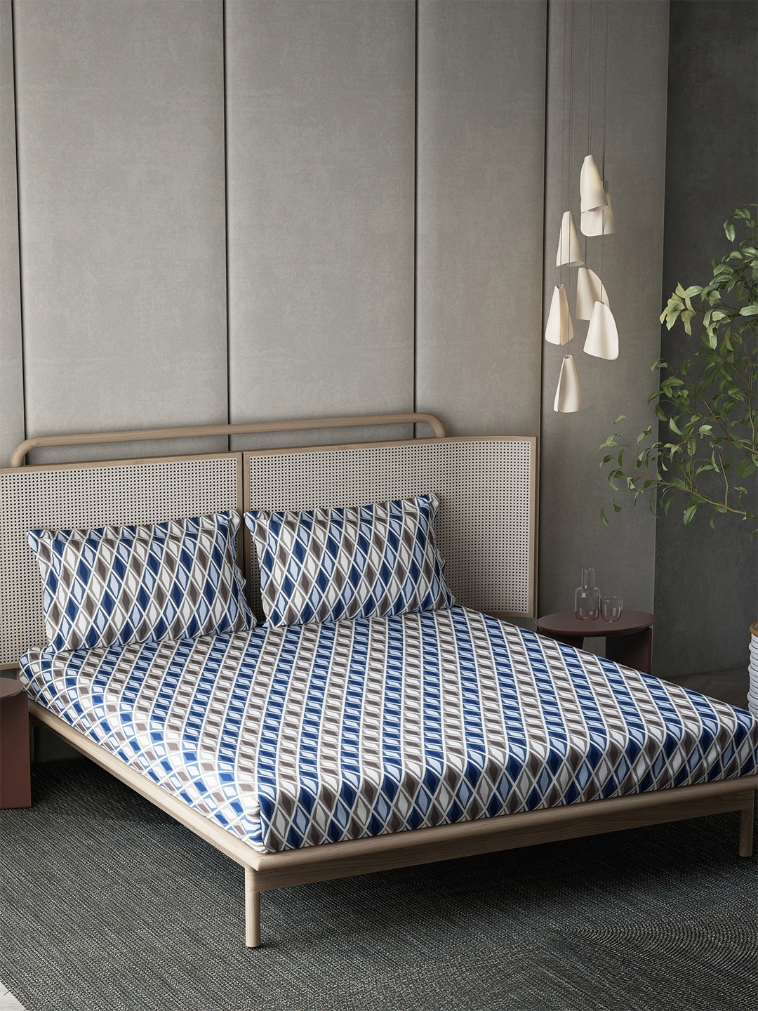 DDecor Blue & White Geometric 144 TC Pure Cotton King 2 Bedsheet With 4 Pillow Covers
DDecor Blue & White Geometric 144 TC Pure Cotton King 2 Bedsheet With 4 Pillow Covers