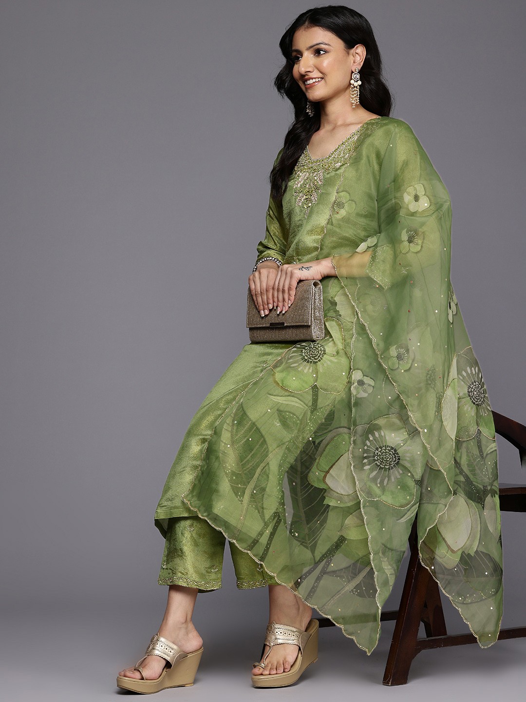 Varanga Ethnic Motifs Embroidered Beads & Stones Kurta with Trousers & With Dupatta, Green
Varanga Ethnic Motifs Embroidered Beads & Stones Kurta with Trousers & With Dupatta, Green