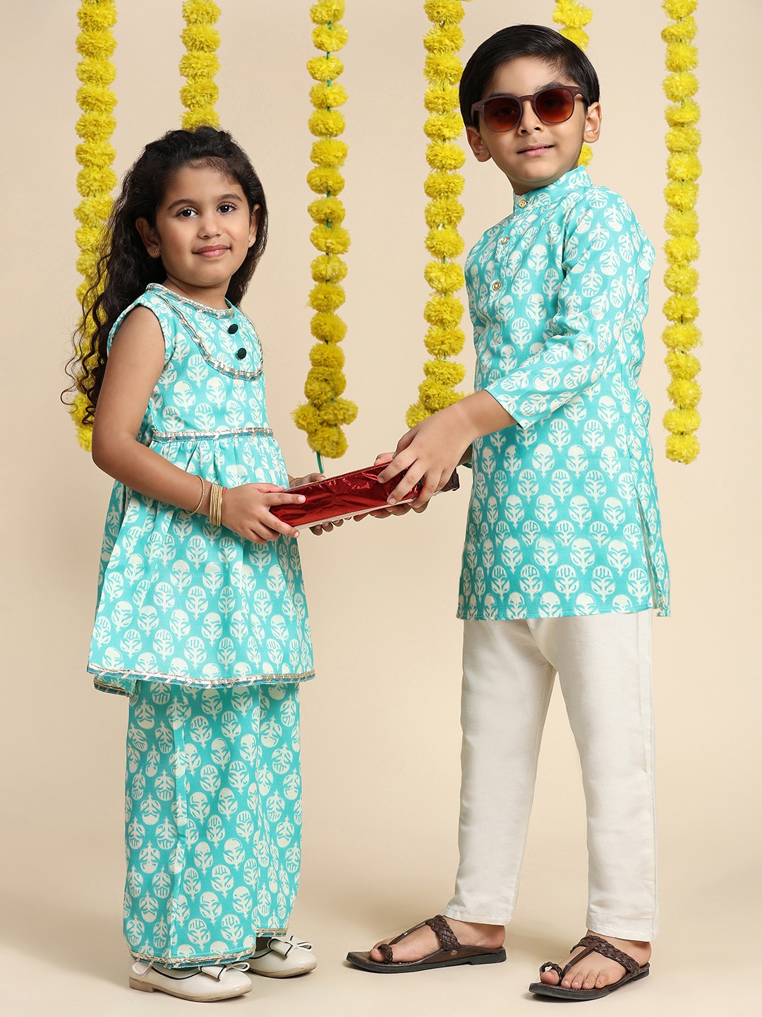 Cutiekins Boys Ethnic Motifs Printed Regular Kurta with Pyjamas, Turquoise blue
Cutiekins Boys Ethnic Motifs Printed Regular Kurta with Pyjamas, Turquoise blue