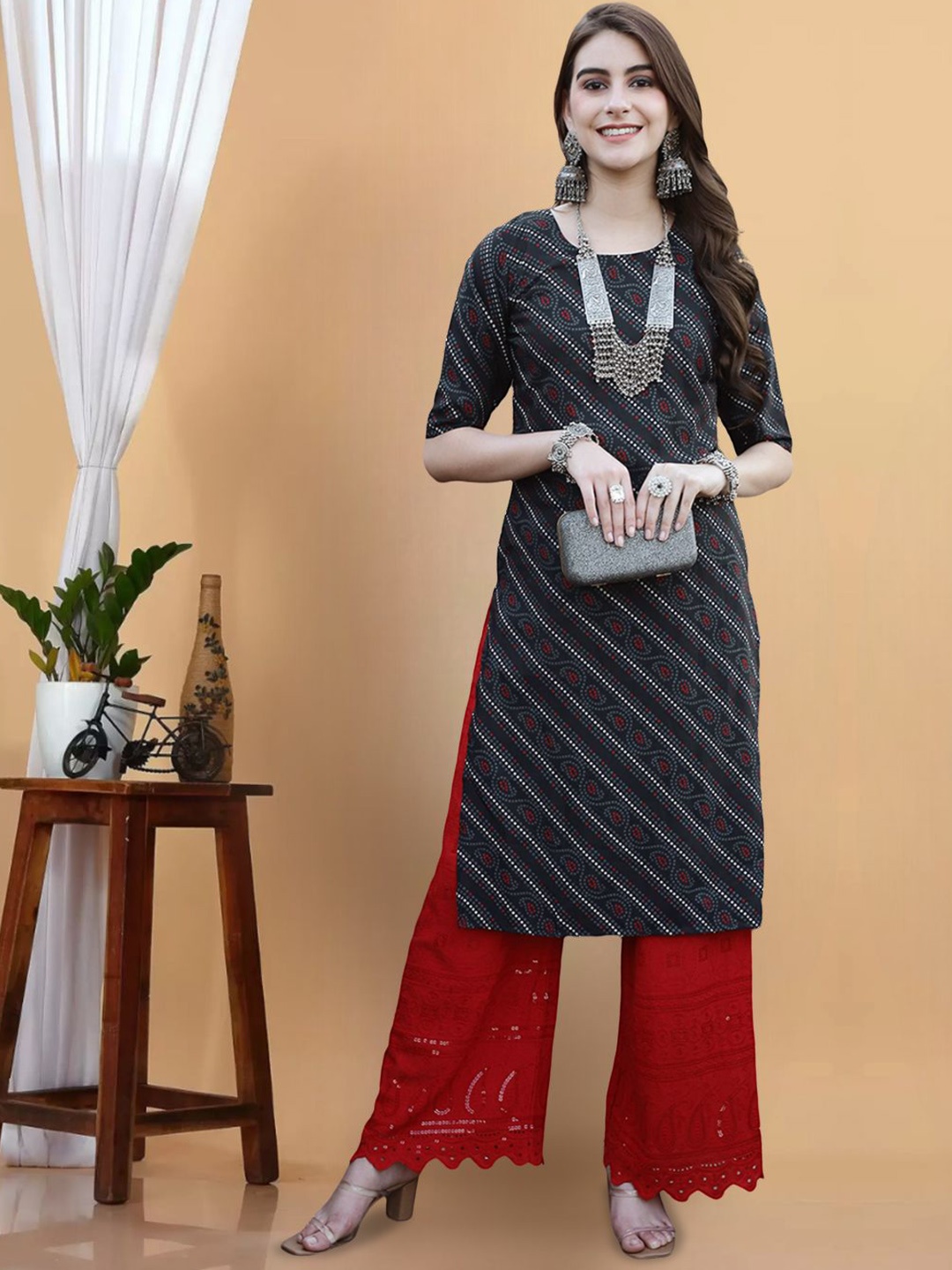 7Threads Women Printed Keyhole Neck Cold-Shoulder Sleeves Thread Work Floral Crepe Kurta, Multi
7Threads Women Printed Keyhole Neck Cold-Shoulder Sleeves Thread Work Floral Crepe Kurta, Multi