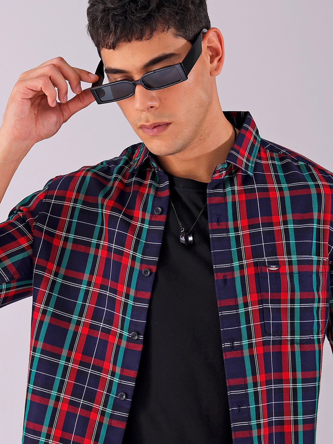 The Indian Garage Co Men Spread Collar Tartan Checked Cotton Slim Fit Casual Shirt, Navy blue
The Indian Garage Co Men Spread Collar Tartan Checked Cotton Slim Fit Casual Shirt, Navy blue