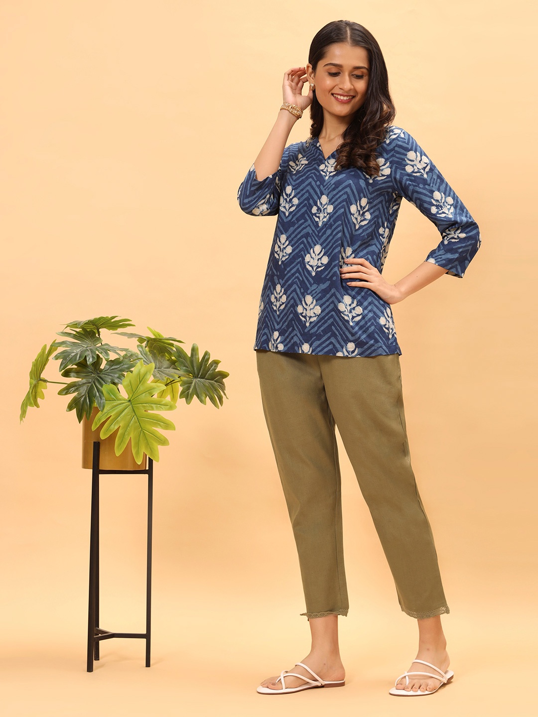 Bottoms.love Women Mid-Rise Cotton Linen Comfort Straight Fit Trousers with Lace, Green
Bottoms.love Women Mid-Rise Cotton Linen Comfort Straight Fit Trousers with Lace, Green