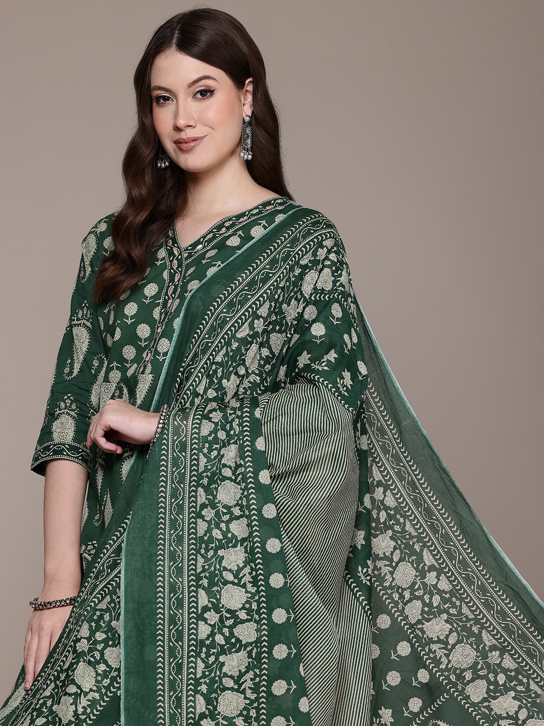 Readiprint Paisley Printed Thread Work Pure Cotton Kurta with Trousers & Dupatta, Green
Readiprint Paisley Printed Thread Work Pure Cotton Kurta with Trousers & Dupatta, Green