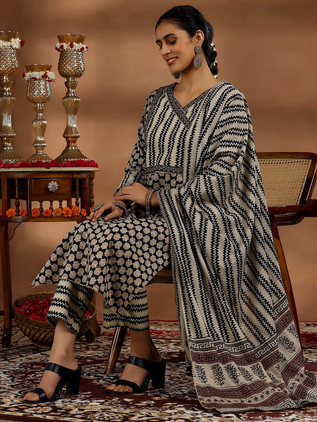 Libas Floral Printed Straight Gotta Patti Pure Cotton Kurta with Trousers & Dupatta, Black
Libas Floral Printed Straight Gotta Patti Pure Cotton Kurta with Trousers & Dupatta, Black