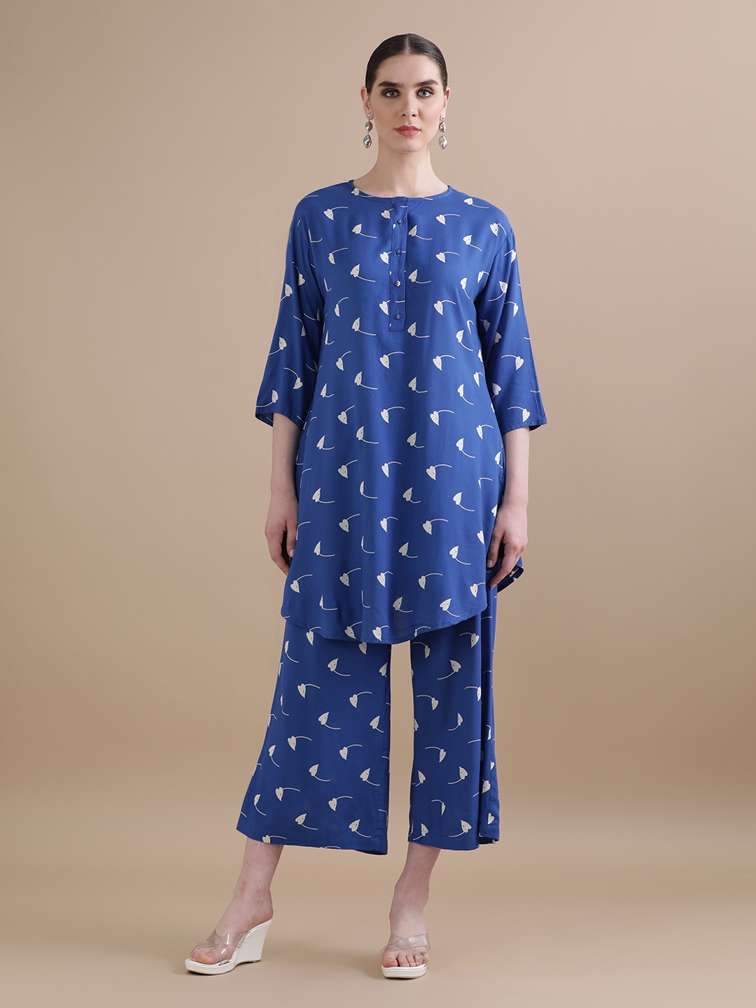 BLACK & BLAH BLAH Set of 2 Relaxed Fit Printed A-Line Kurta and Trouser, Blue
BLACK & BLAH BLAH Set of 2 Relaxed Fit Printed A-Line Kurta and Trouser, Blue