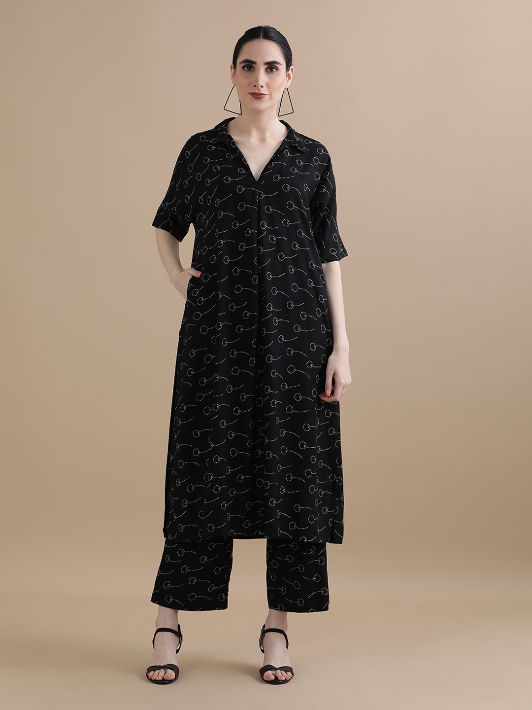 BLACK & BLAH BLAH Set of 2 Relaxed Fit Printed Flared Liva Monochrome Kurta and Trouser
BLACK & BLAH BLAH Set of 2 Relaxed Fit Printed Flared Liva Monochrome Kurta and Trouser