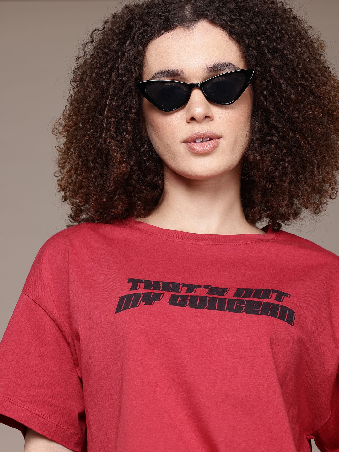 The Roadster Lifestyle Co. Typography Print Drop-Shoulder Sleeves Pure Cotton T-shirt, Red
The Roadster Lifestyle Co. Typography Print Drop-Shoulder Sleeves Pure Cotton T-shirt, Red