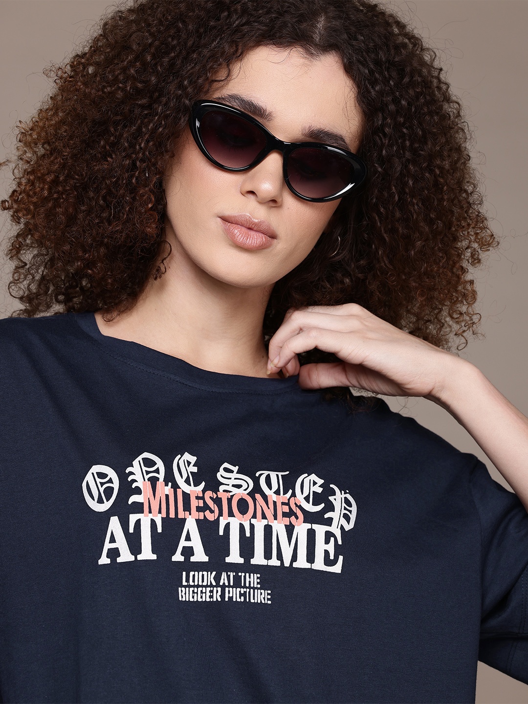 The Roadster Lifestyle Co. Typography Print Drop-Shoulder Sleeves Pure Cotton T-shirt, Navy blue
The Roadster Lifestyle Co. Typography Print Drop-Shoulder Sleeves Pure Cotton T-shirt, Navy blue
