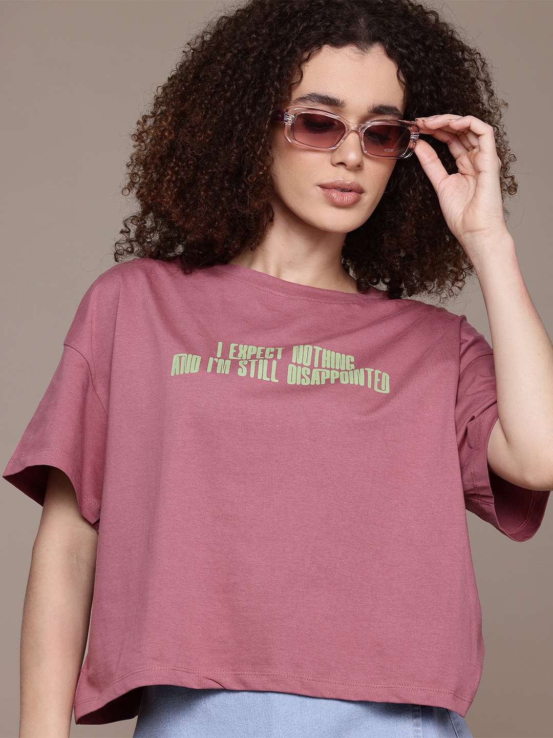 The Roadster Lifestyle Co. Typography Print Drop-Shoulder Sleeves Pure Cotton T-shirt, Rose
The Roadster Lifestyle Co. Typography Print Drop-Shoulder Sleeves Pure Cotton T-shirt, Rose