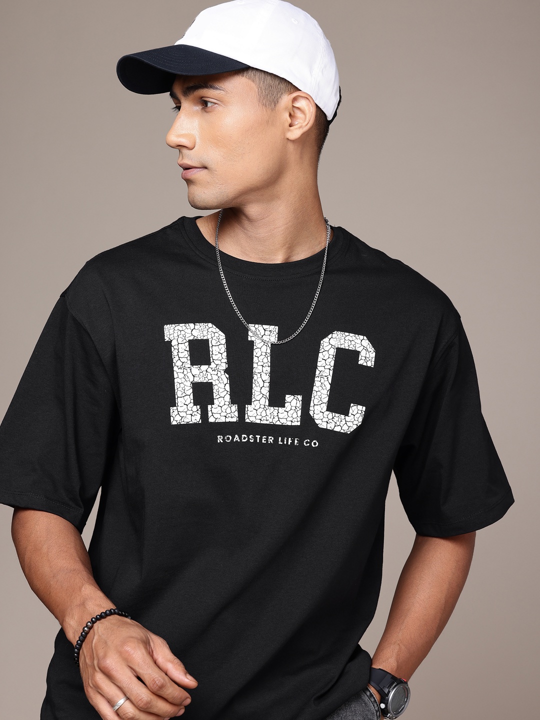 Roadster Men Typography Printed Drop-Shoulder Sleeves Pure Cotton T-shirt, Black
Roadster Men Typography Printed Drop-Shoulder Sleeves Pure Cotton T-shirt, Black