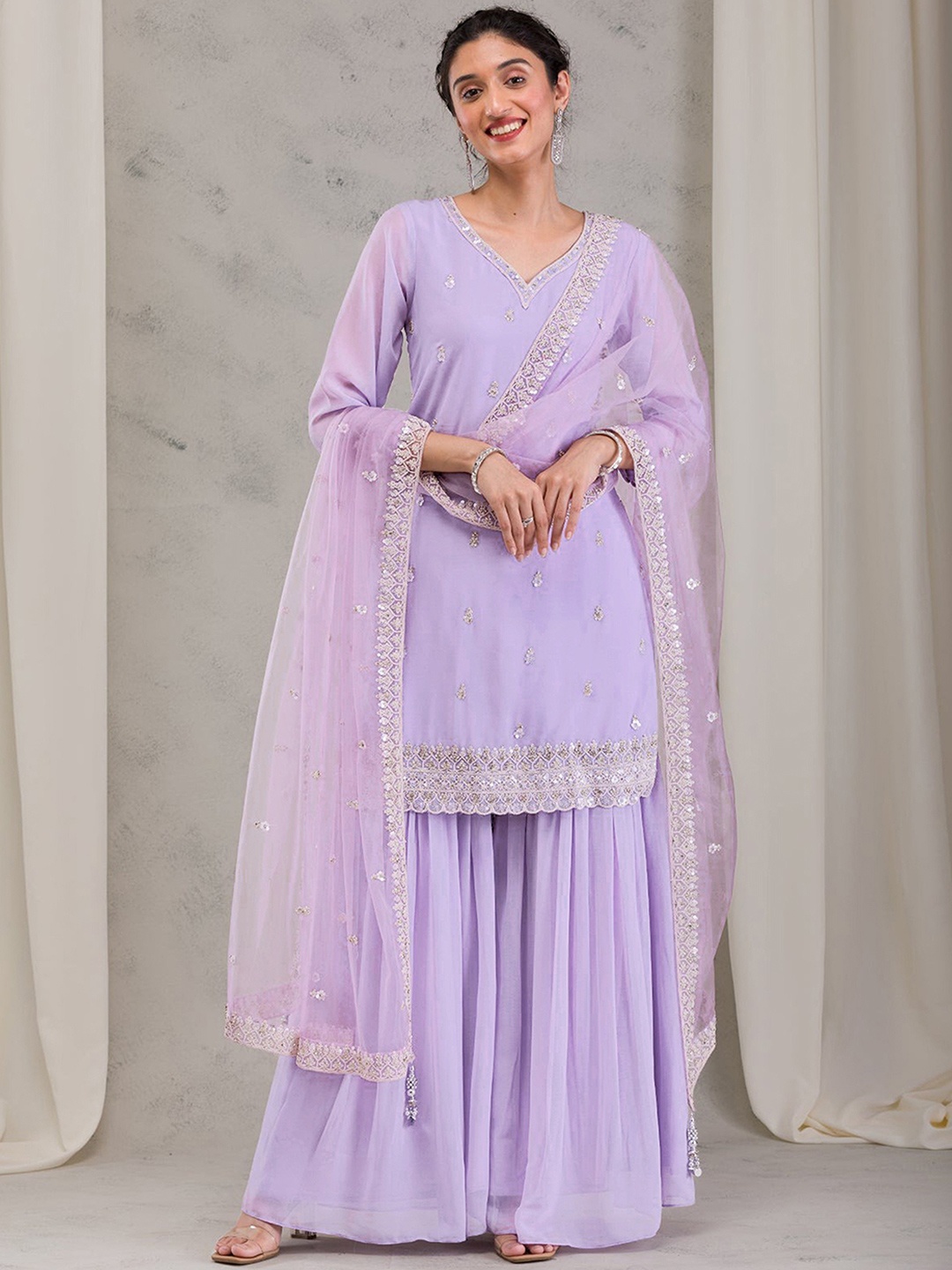 Trendmalls Floral Embroidered Sequinned Straight Kurt & Sharara With Dupatta, Purple
Trendmalls Floral Embroidered Sequinned Straight Kurt & Sharara With Dupatta, Purple