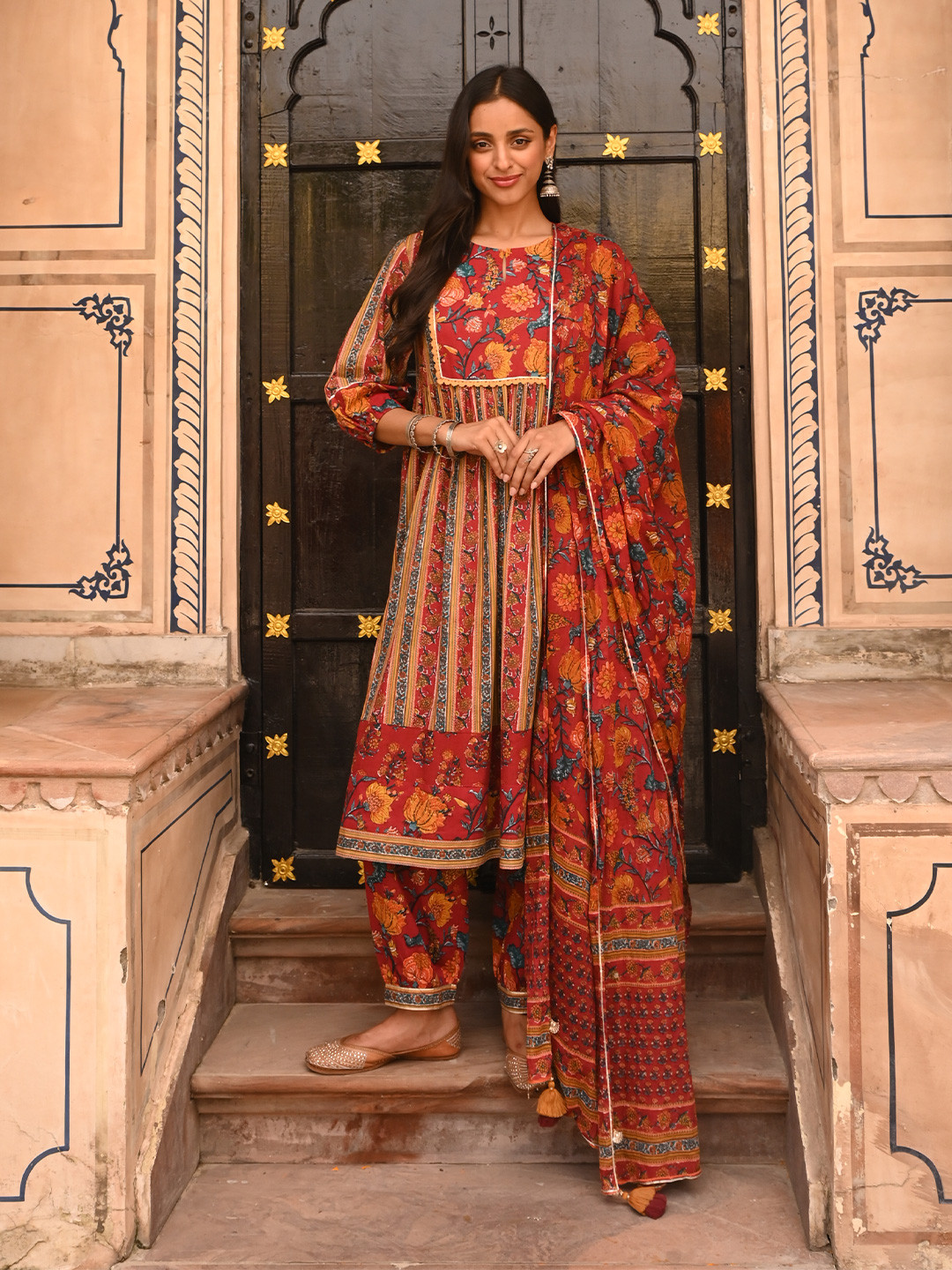 SAVI Floral Printed Gotta Patti Pure Cotton A-Line Kurta With Trouser & Dupatta, Red
SAVI Floral Printed Gotta Patti Pure Cotton A-Line Kurta With Trouser & Dupatta, Red