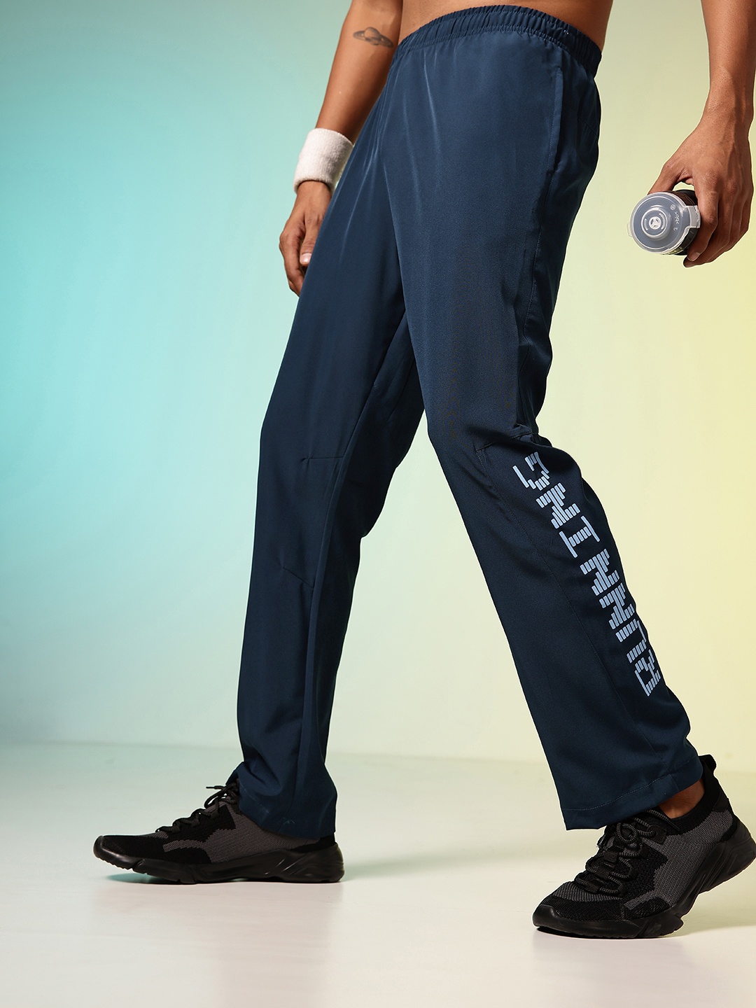 HRX by Hrithik Roshan Men RUNONCLOUDSTRAILTRACKERS Printed Rapid-Dry Running Track pants, Navy blue
HRX by Hrithik Roshan Men RUNONCLOUDSTRAILTRACKERS Printed Rapid-Dry Running Track pants, Navy blue