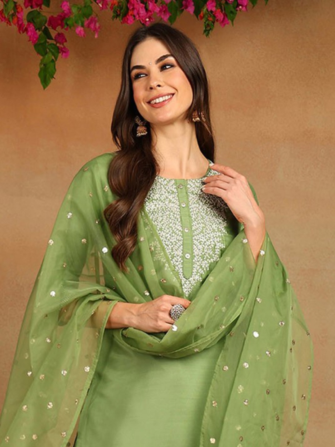 KALINI Floral Yoke Design Regular Sequinned Straight Kurta with Trousers & Dupatta, Green
KALINI Floral Yoke Design Regular Sequinned Straight Kurta with Trousers & Dupatta, Green