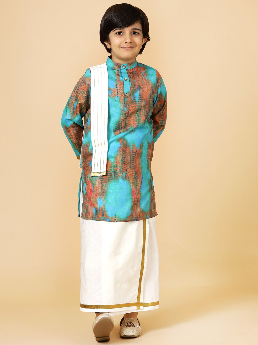 A.T.U.N. Boys Ombre Printed Band Collar Regular Straight Kurta With Mundu & Dupatta, Brown
A.T.U.N. Boys Ombre Printed Band Collar Regular Straight Kurta With Mundu & Dupatta, Brown